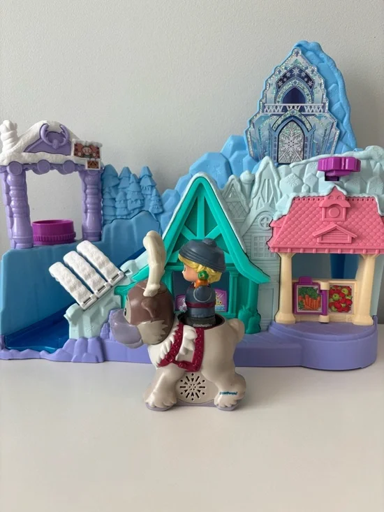 Little People- Frozen Playset with Kristoff and Sven - Picture 2 of 4